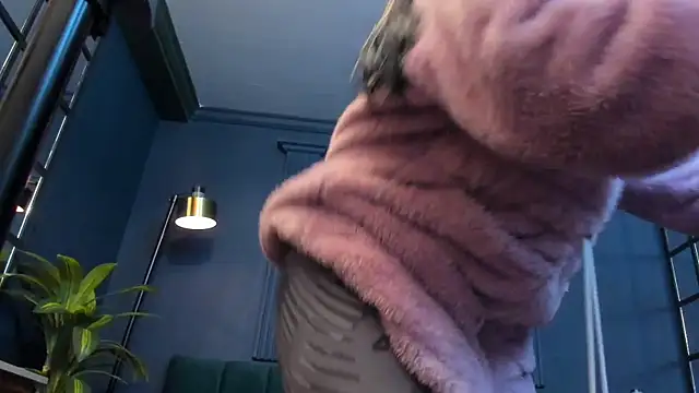 scarlet edwars online show from January 9, 7:15 pm