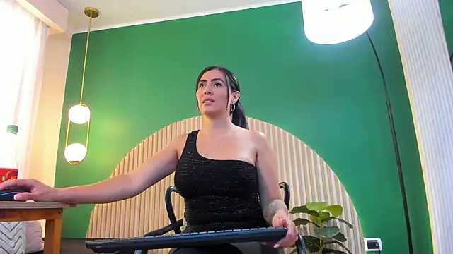 scarlet edwars online show from January 14, 6:35 pm