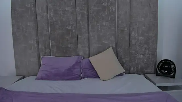 ValerieHyde online show from February 21, 2:39 am