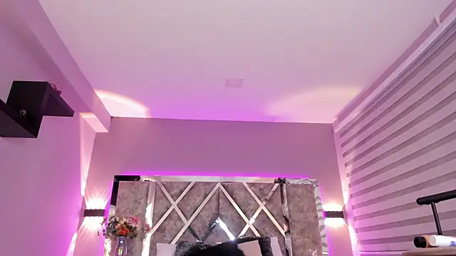 ValerieHyde online show from March 8, 6:32 am