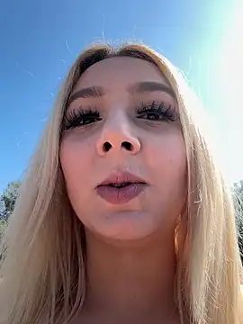 hotamanda01 online show from February 26, 12:48 pm