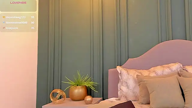 KiimCollins online show from March 2, 7:45 pm