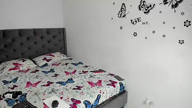 Snapshot of moree_Queen chatting on February 17, 7:31 pm moree Queen online show from February 17, 7:31 pm