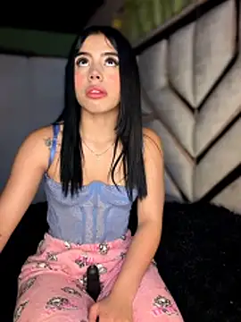 Laura-Khalifa online show from May 15, 4:41 am