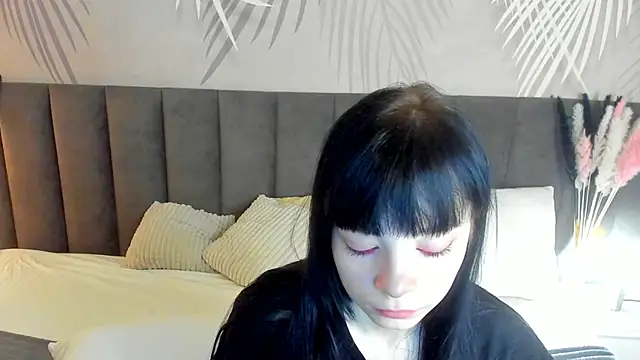 SkinyJoyce online show from February 24, 5:11 am