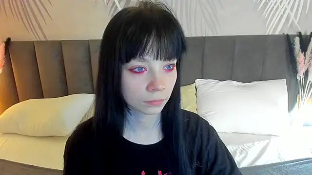 SkinyJoyce online show from February 24, 8:17 am
