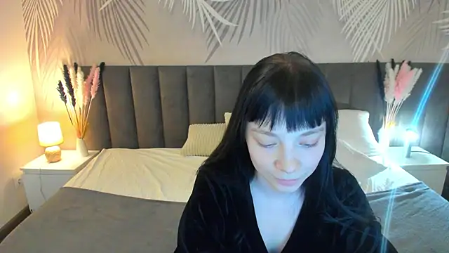 SkinyJoyce online show from March 2, 8:05 am