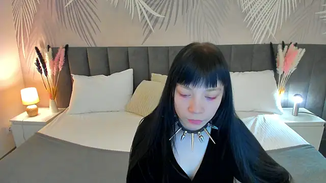 SkinyJoyce online show from March 7, 2:15 am