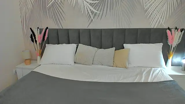 SkinyJoyce online show from March 17, 2:19 am