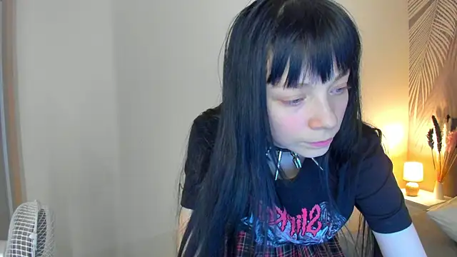 SkinyJoyce online show from March 19, 8:01 am