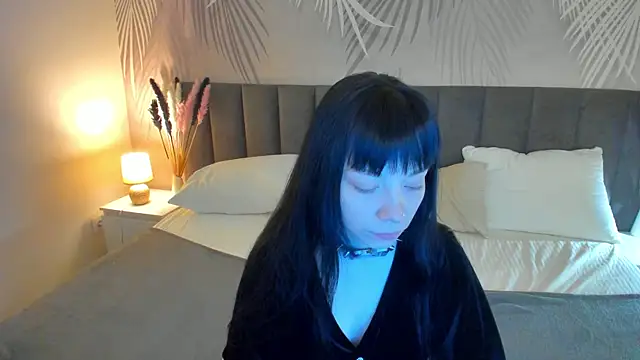 SkinyJoyce online show from March 21, 1:45 am