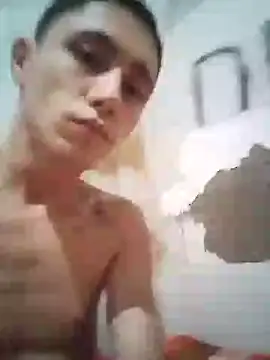 Snapshot of shuelldin chatting on March 5, 5:18 am shuelldin online show from March 5, 5:18 am