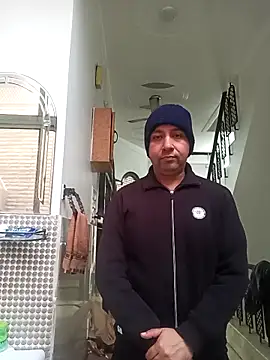 Snapshot of innocentboy1987 chatting on February 3, 4:32 am innocentboy1987 online show from February 3, 4:32 am