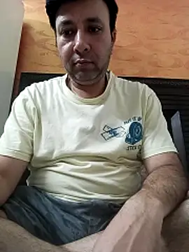 innocentboy1987 online show from May 17, 4:36 pm