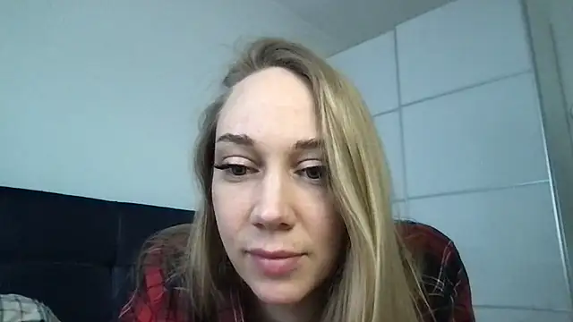 Snapshot of Engel_13 chatting on February 21, 10:39 am Engel 13 online show from February 21, 10:39 am