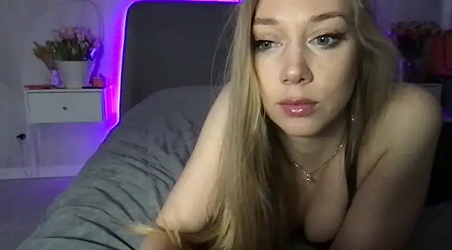 Snapshot of Engel_13 chatting on March 11, 9:34 am Engel 13 online show from March 11, 9:34 am