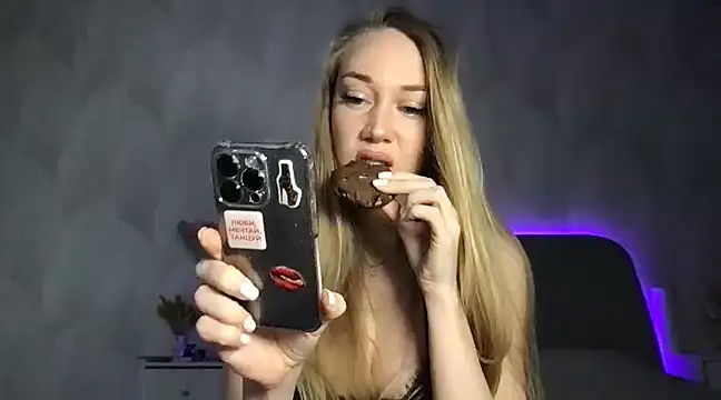 Snapshot of Engel_13 chatting on March 14, 9:46 am Engel 13 online show from March 14, 9:46 am