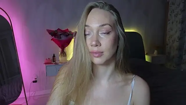 Snapshot of Engel_13 chatting on October 22, 4:40 pm Engel 13 online show from October 22, 4:40 pm