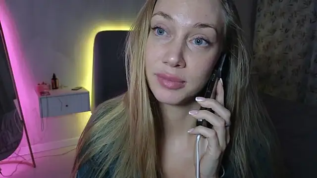 Snapshot of Engel_13 chatting on October 24, 7:43 pm Engel 13 online show from October 24, 7:43 pm