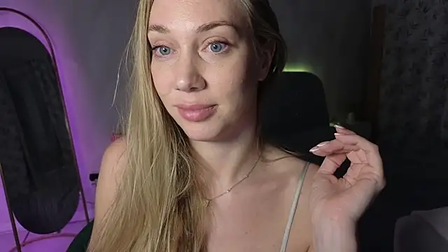 Snapshot of Engel_13 chatting on November 3, 6:09 pm Engel 13 online show from November 3, 6:09 pm