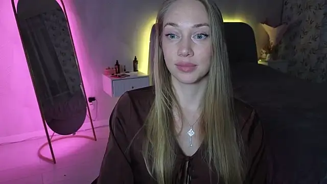 Snapshot of Engel_13 chatting on November 10, 6:40 pm Engel 13 online show from November 10, 6:40 pm