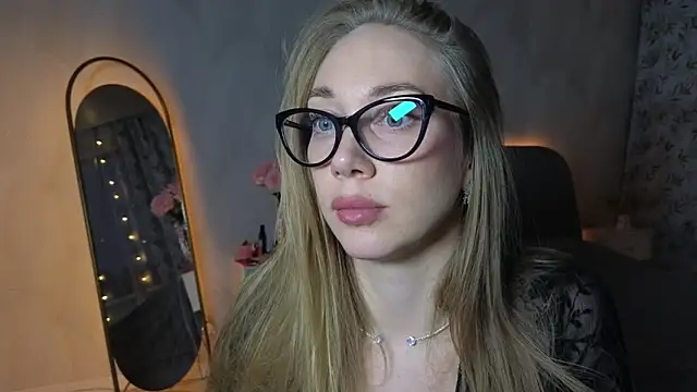 Snapshot of Engel_13 chatting on December 4, 1:31 pm Engel 13 online show from December 4, 1:31 pm