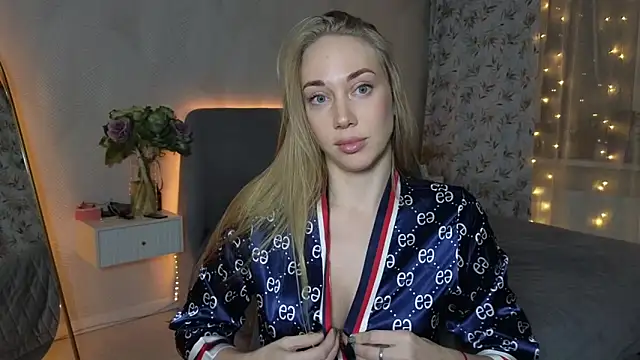 Snapshot of Engel_13 chatting on December 15, 4:44 pm Engel 13 online show from December 15, 4:44 pm