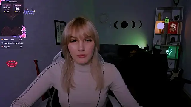 Snapshot of catherine_kitty chatting on October 2, 7:21 pm catherine kitty online show from October 2, 7:21 pm