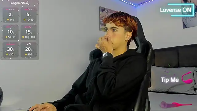 Snapshot of Aiiden_15 chatting on September 22, 12:07 pm Aiiden 15 online show from September 22, 12:07 pm