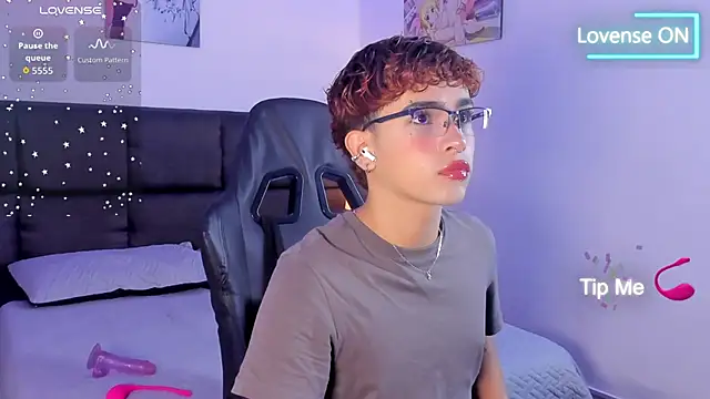 Snapshot of Aiiden_15 chatting on September 23, 12:30 pm Aiiden 15 online show from September 23, 12:30 pm