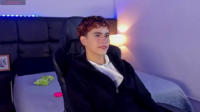 Snapshot of Aiiden_15 chatting on September 24, 12:08 pm Aiiden 15 online show from September 24, 12:08 pm