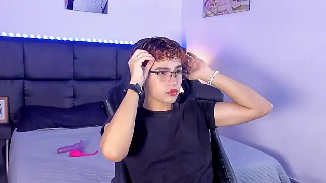 Snapshot of Aiiden_15 chatting on September 26, 12:20 pm Aiiden 15 online show from September 26, 12:20 pm