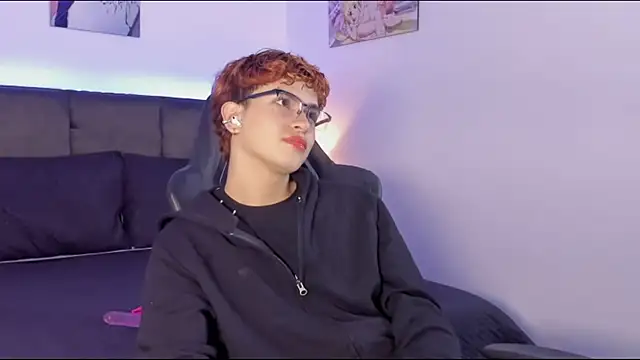 Snapshot of Aiiden_15 chatting on September 29, 12:10 pm Aiiden 15 online show from September 29, 12:10 pm