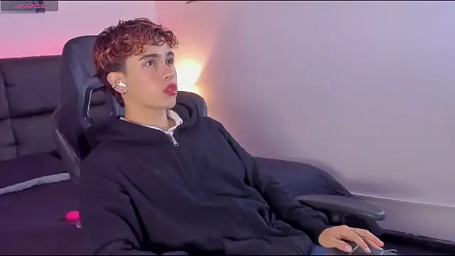 Snapshot of Aiiden_15 chatting on September 30, 12:10 pm Aiiden 15 online show from September 30, 12:10 pm