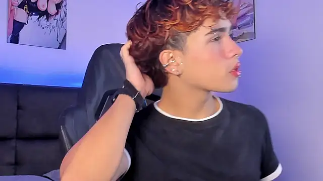 Snapshot of Aiiden_15 chatting on October 1, 12:00 pm Aiiden 15 online show from October 1, 12:00 pm