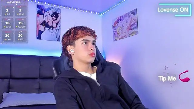 Snapshot of Aiiden_15 chatting on October 2, 12:12 pm Aiiden 15 online show from October 2, 12:12 pm