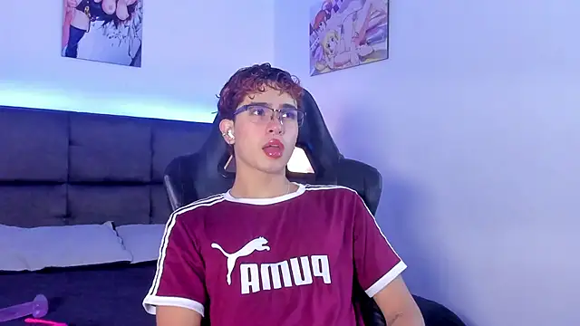 Snapshot of Aiiden_15 chatting on October 3, 12:02 pm Aiiden 15 online show from October 3, 12:02 pm