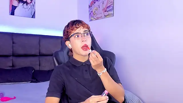 Snapshot of Aiiden_15 chatting on October 8, 12:03 pm Aiiden 15 online show from October 8, 12:03 pm