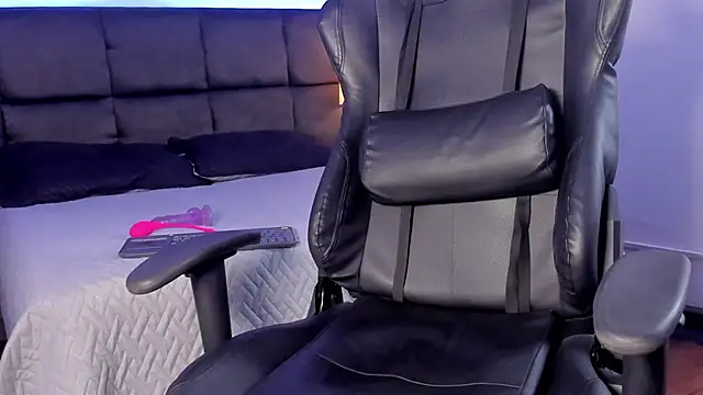 Snapshot of Aiiden_15 chatting on October 9, 2:26 pm Aiiden 15 online show from October 9, 2:26 pm