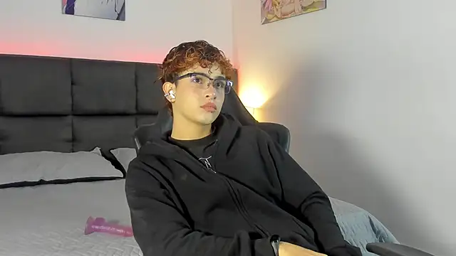 Snapshot of Aiiden_15 chatting on October 11, 12:04 pm Aiiden 15 online show from October 11, 12:04 pm