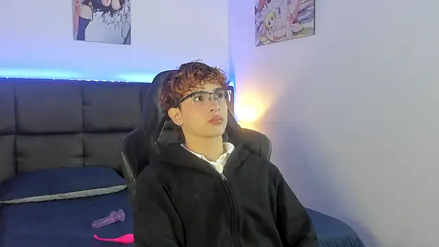 Snapshot of Aiiden_15 chatting on October 14, 12:06 pm Aiiden 15 online show from October 14, 12:06 pm