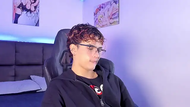 Snapshot of Aiiden_15 chatting on October 16, 11:55 am Aiiden 15 online show from October 16, 11:55 am