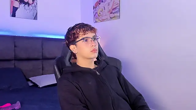 Snapshot of Aiiden_15 chatting on October 18, 11:55 am Aiiden 15 online show from October 18, 11:55 am