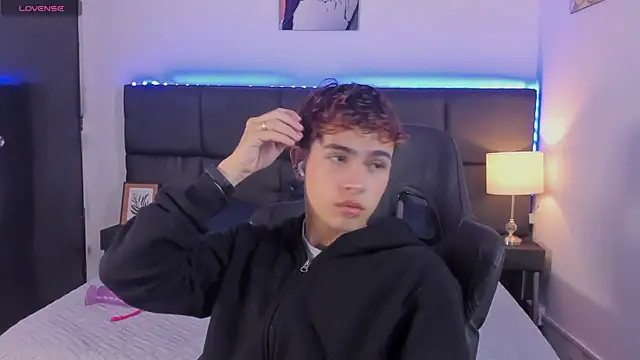 Snapshot of Aiiden_15 chatting on October 23, 12:04 pm Aiiden 15 online show from October 23, 12:04 pm