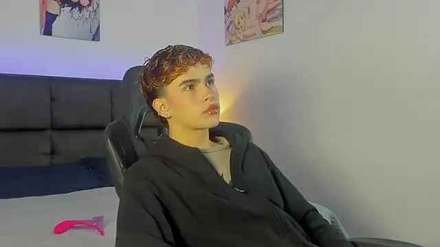 Snapshot of Aiiden_15 chatting on October 25, 1:18 pm Aiiden 15 online show from October 25, 1:18 pm