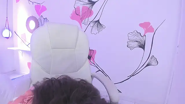 Isabela Fiorelli online show from March 1, 6:32 pm