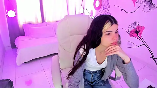 Isabela Fiorelli online show from November 9, 1:09 pm