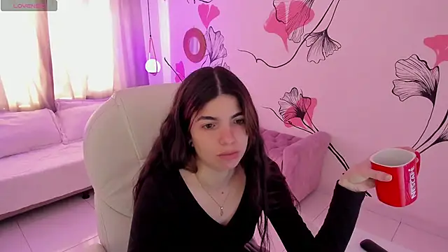Isabela Fiorelli online show from April 11, 1:15 pm