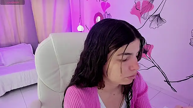 Isabela Fiorelli online show from May 11, 12:44 pm