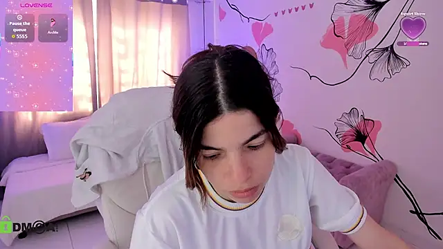 Isabela Fiorelli online show from July 3, 2:01 pm